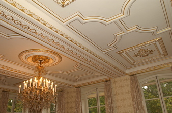 Restauration des ors des plafonds de l'Hôtel de Roquelaure Restauration des ors des plafonds de l'Hôtel de Roquelaure